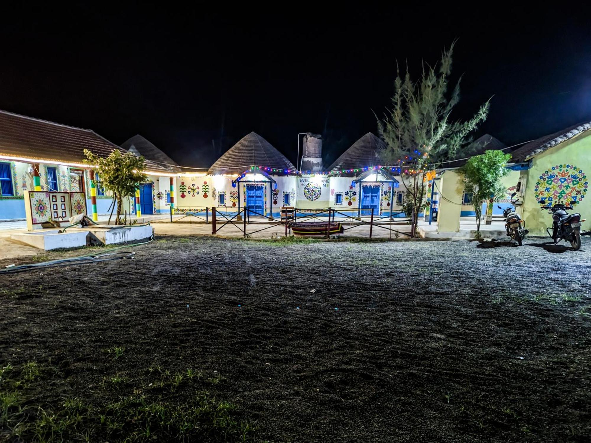 White Land Villagestay Dhordo Exterior foto
